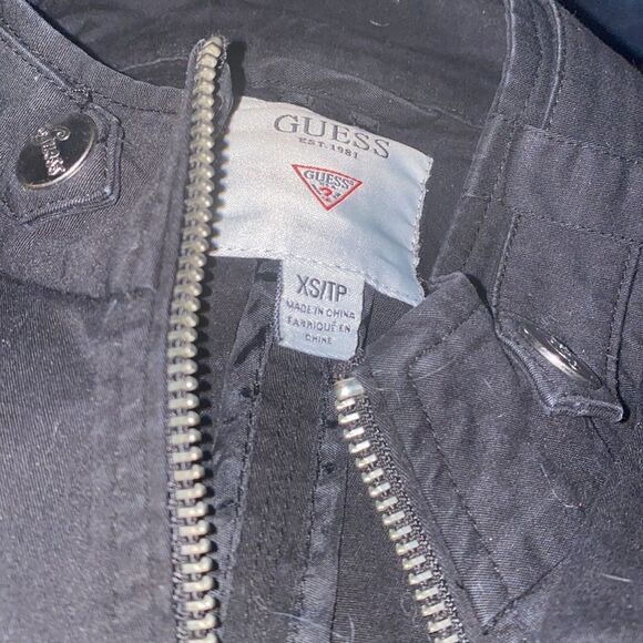 ✨ GUESS Lightweight Jacket ✨ - Picture 2 of 5